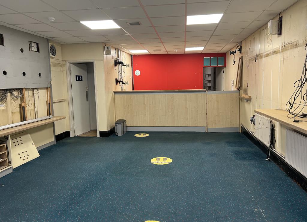 Lot: 62 - A TRIPLE ELEMENT MIXED RESIDENTIAL AND COMMERCIAL PROPERTY FOR REFURBISHMENT -